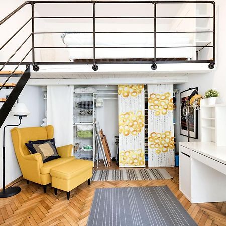 Live Like A Local At The Rustic Hockey Hut Apartment Budapest Bagian luar foto