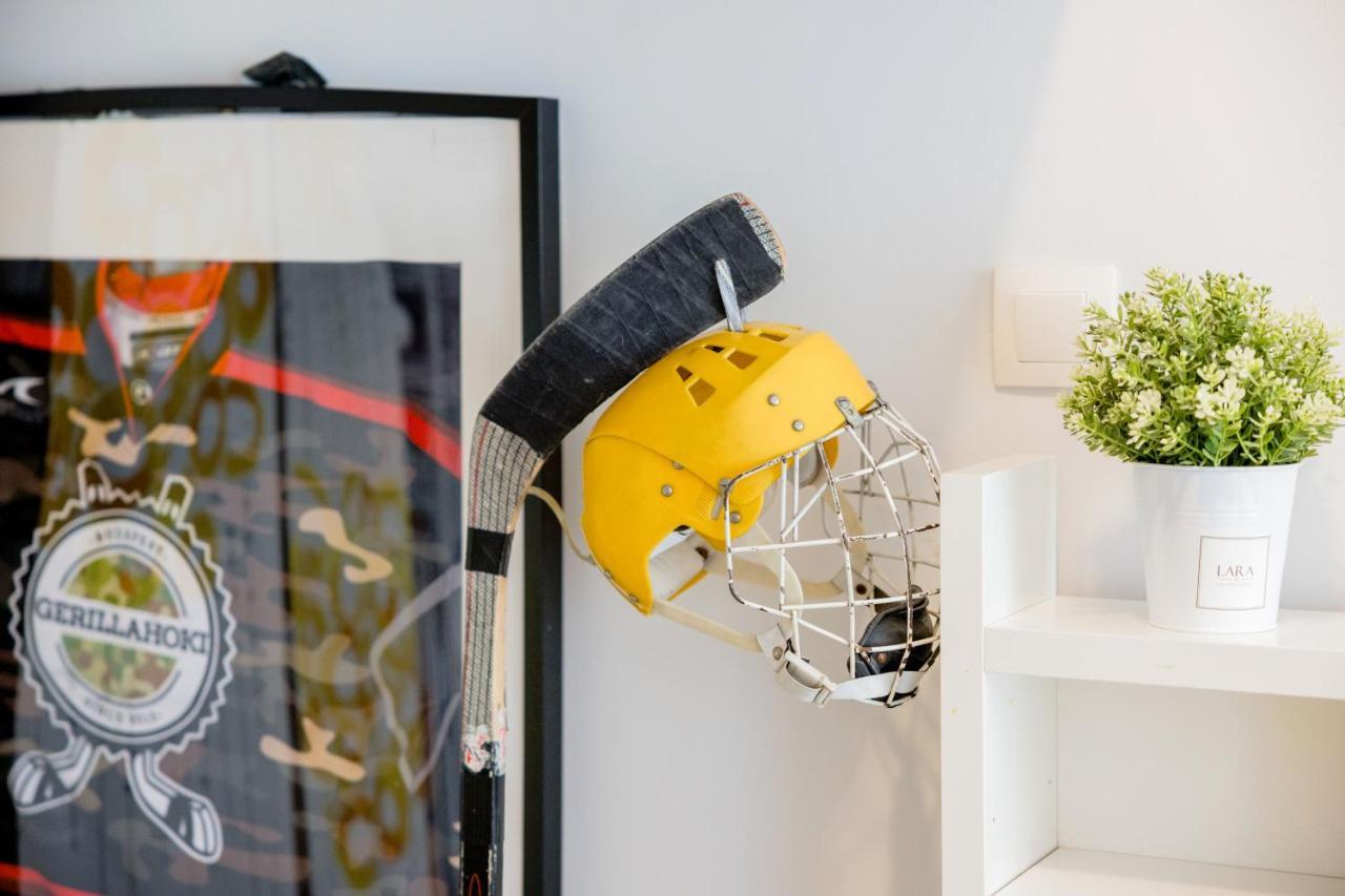 Live Like A Local At The Rustic Hockey Hut Apartment Budapest Bagian luar foto