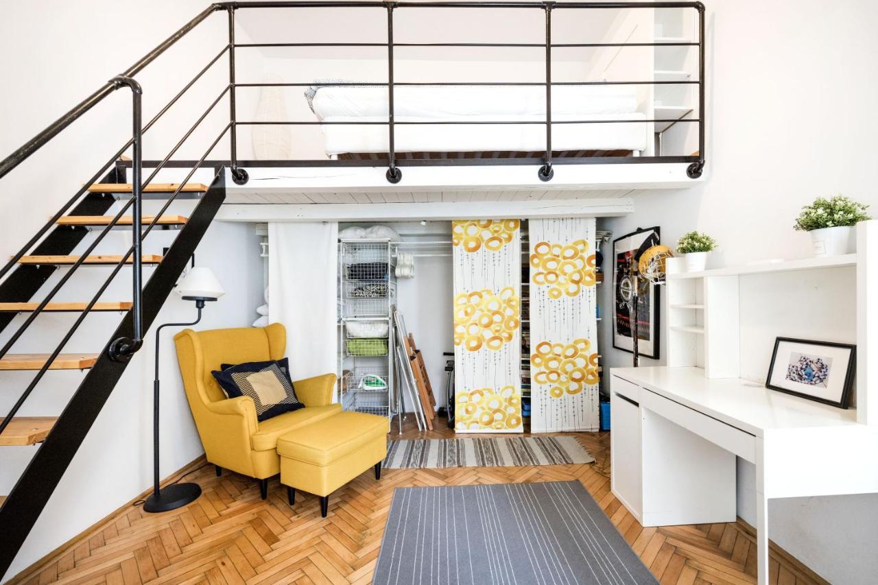 Live Like A Local At The Rustic Hockey Hut Apartment Budapest Bagian luar foto