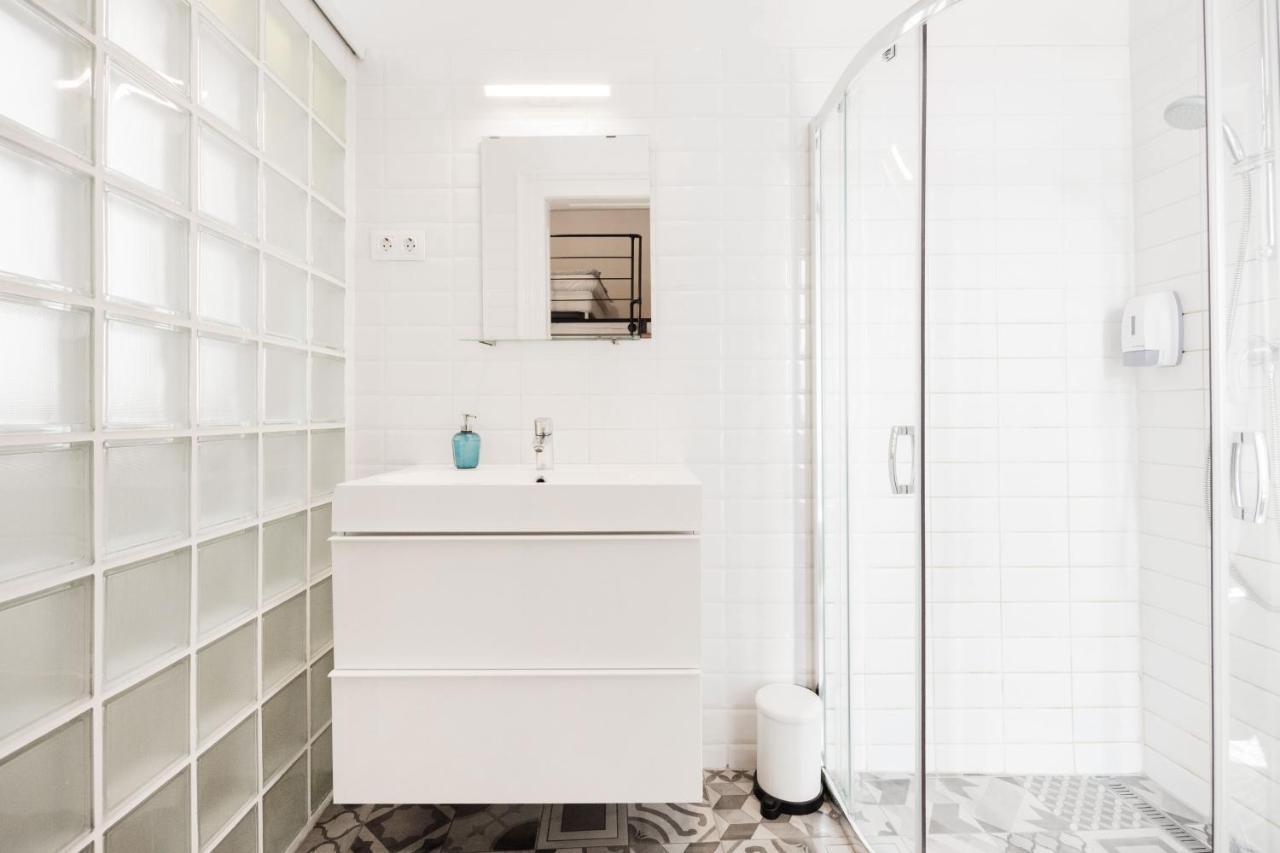 Live Like A Local At The Rustic Hockey Hut Apartment Budapest Bagian luar foto